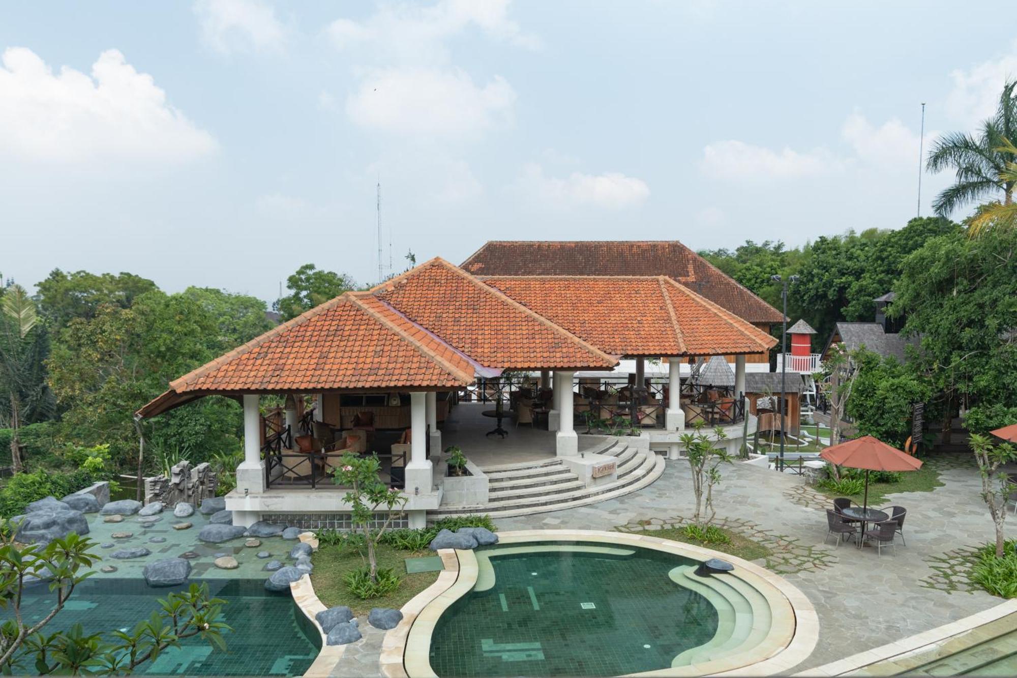Novus Giri Resort y Spa Puncak Exterior foto