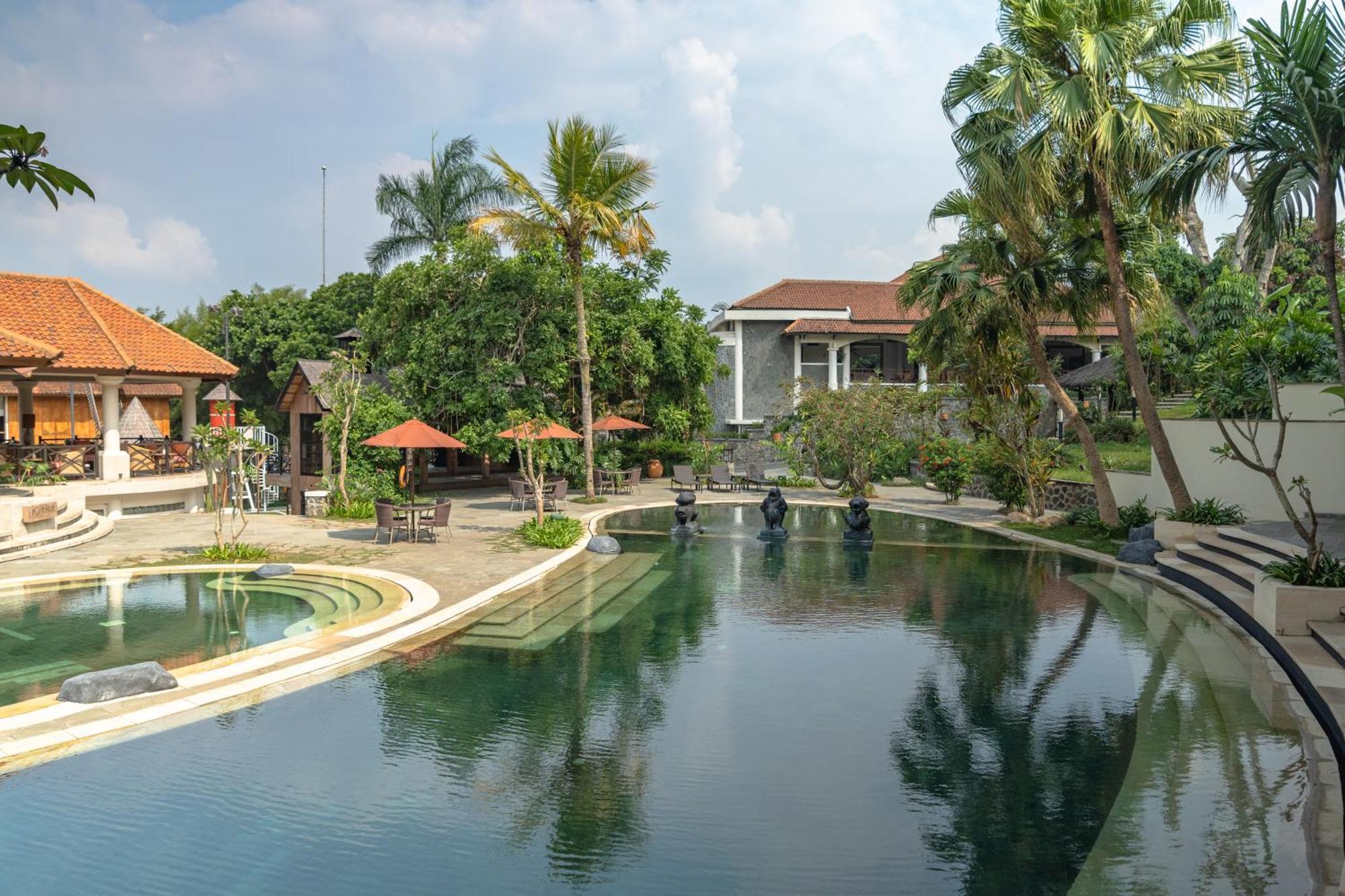 Novus Giri Resort y Spa Puncak Exterior foto