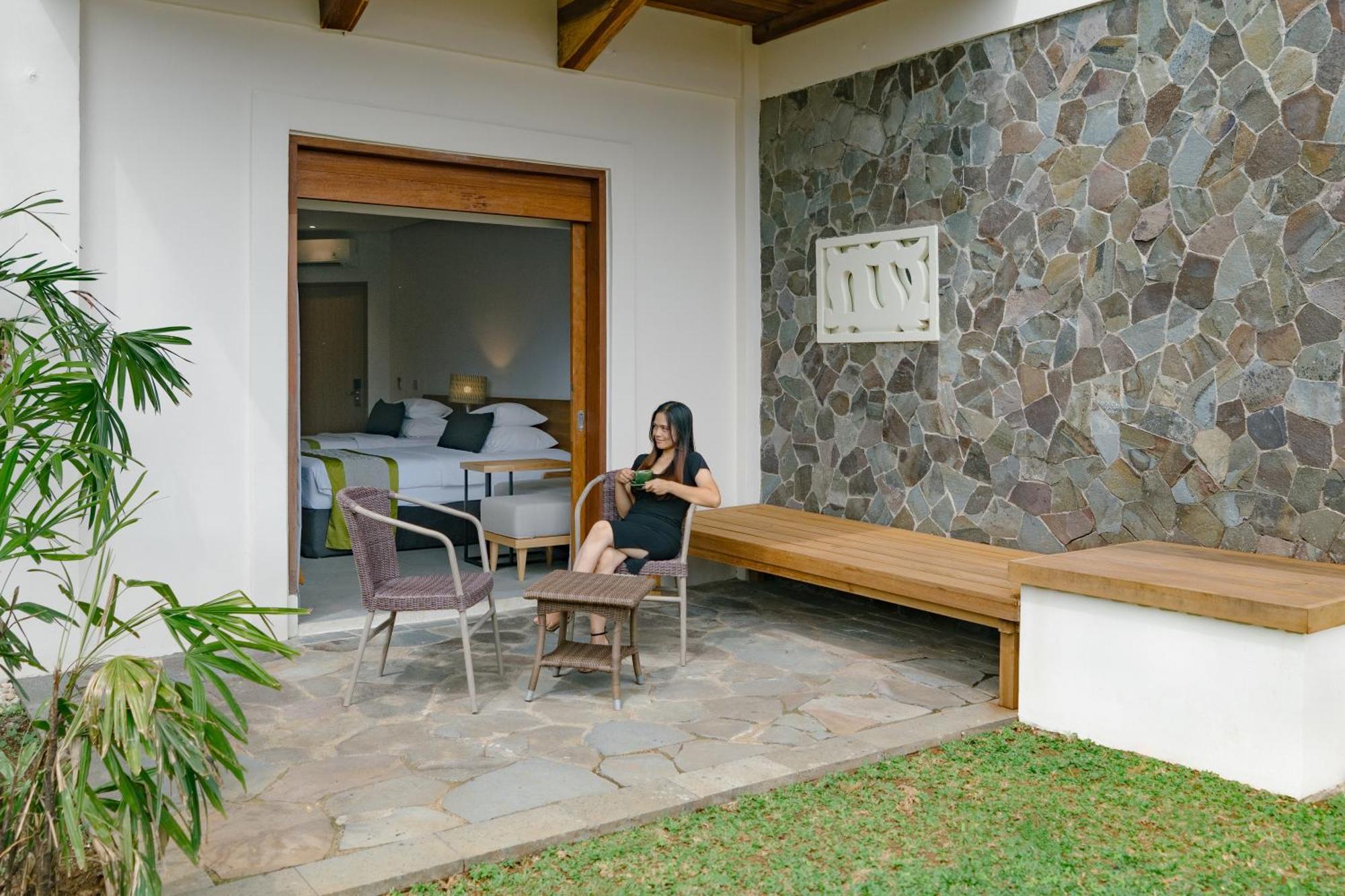 Novus Giri Resort y Spa Puncak Exterior foto