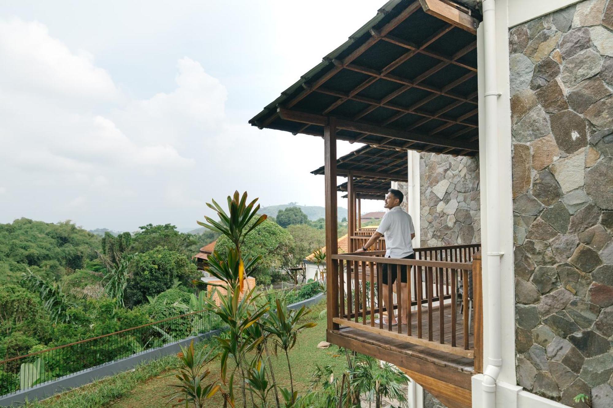 Novus Giri Resort y Spa Puncak Exterior foto