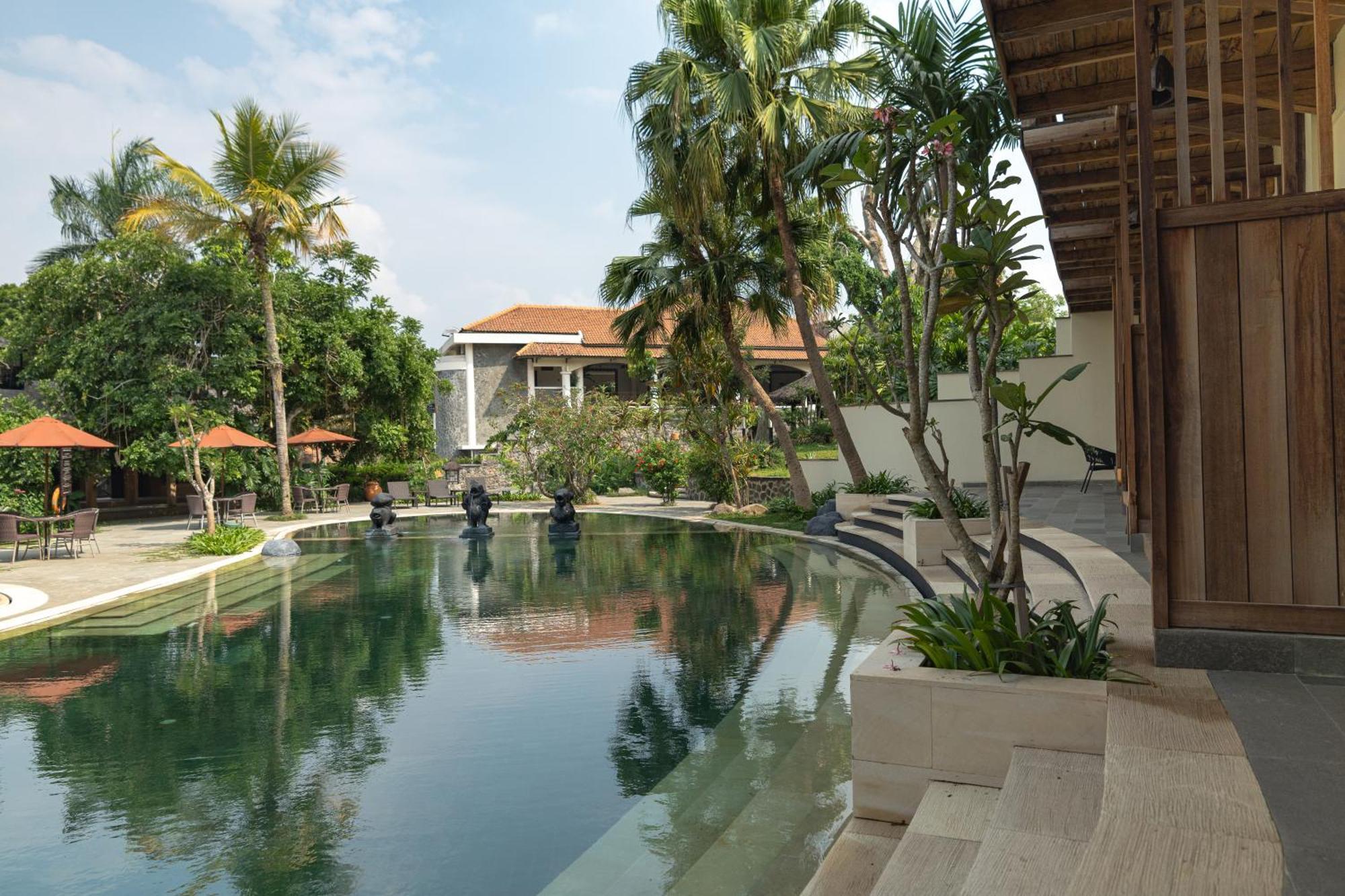 Novus Giri Resort y Spa Puncak Exterior foto