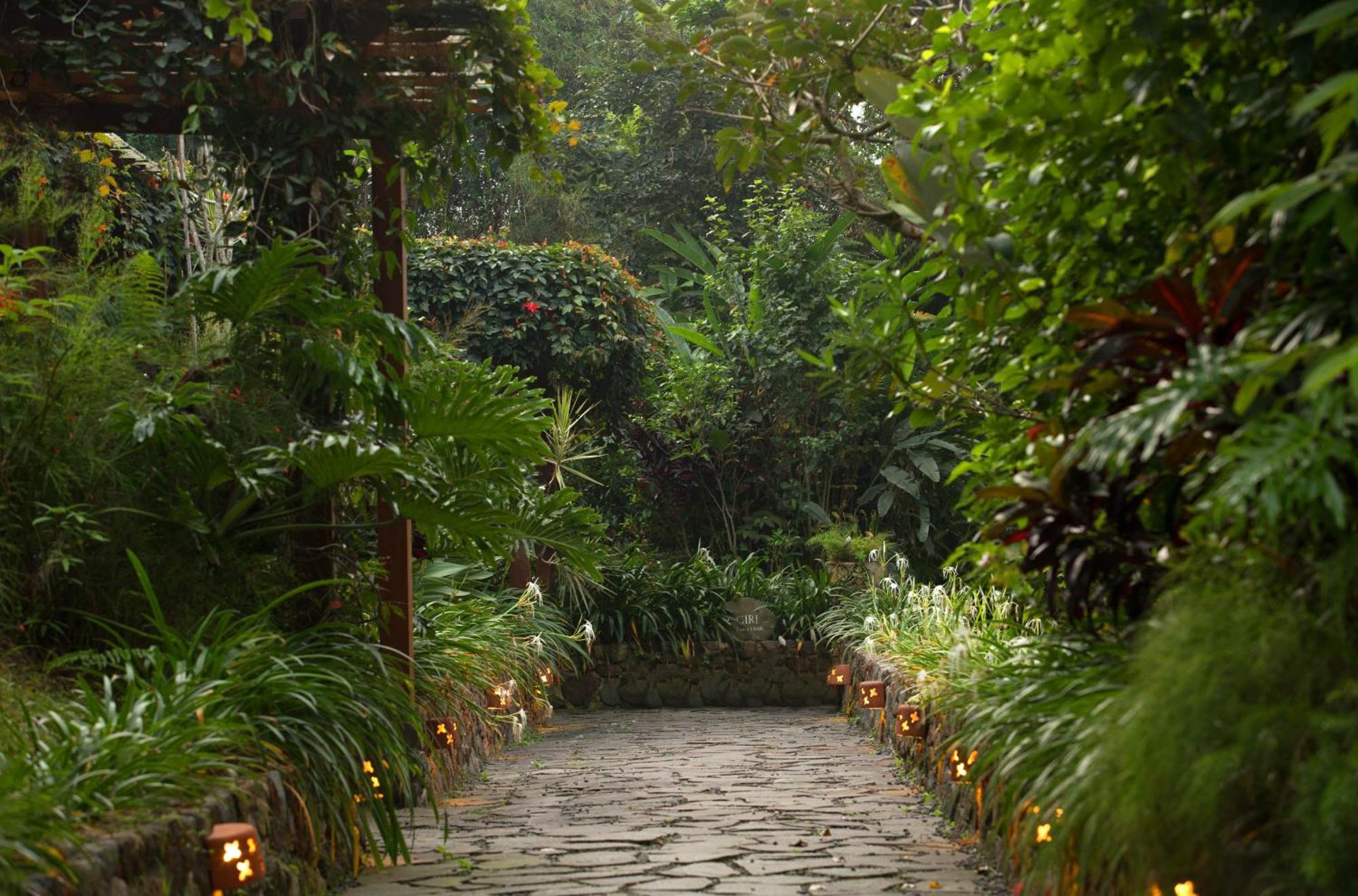 Novus Giri Resort y Spa Puncak Exterior foto