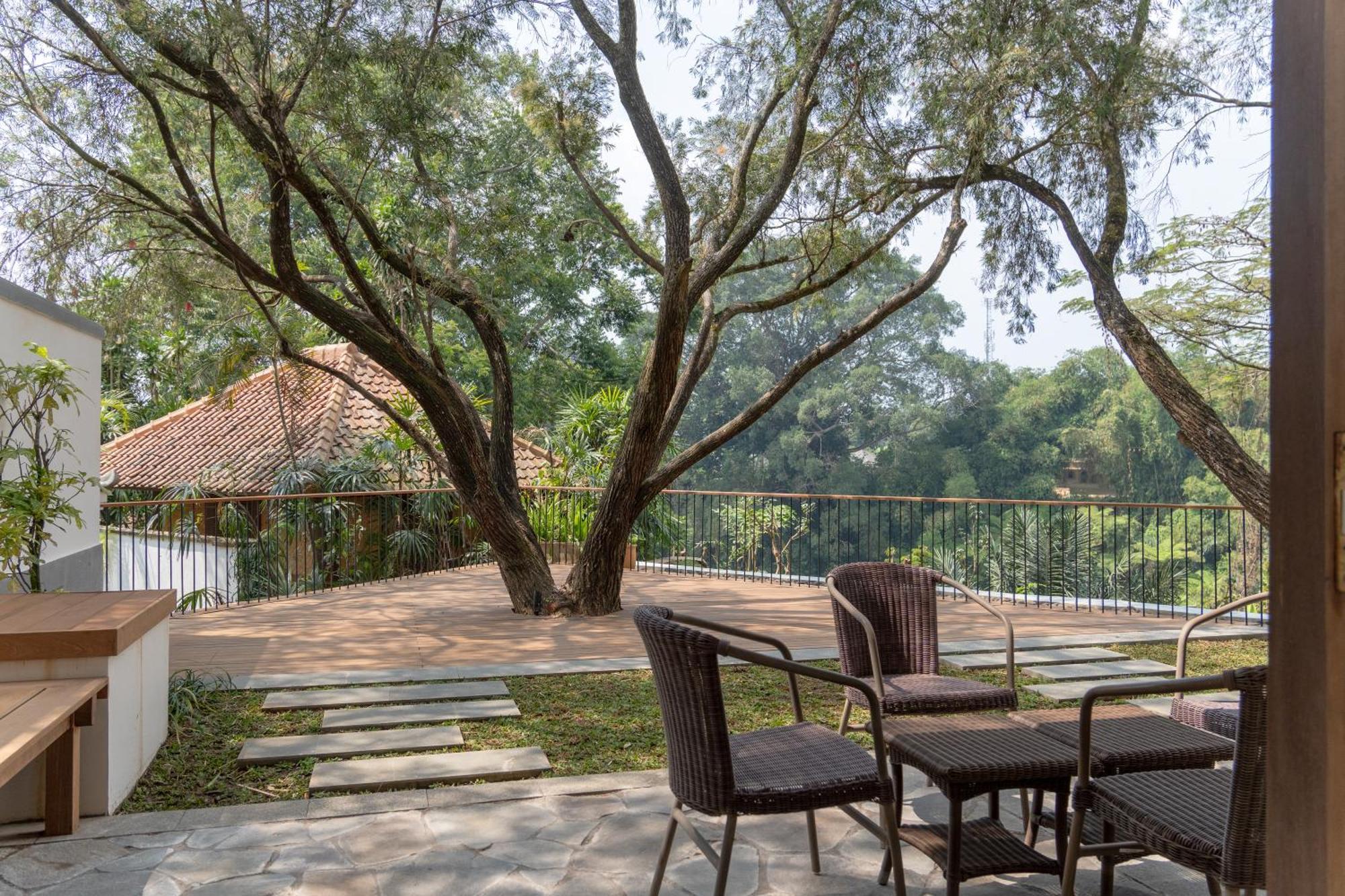 Novus Giri Resort y Spa Puncak Exterior foto