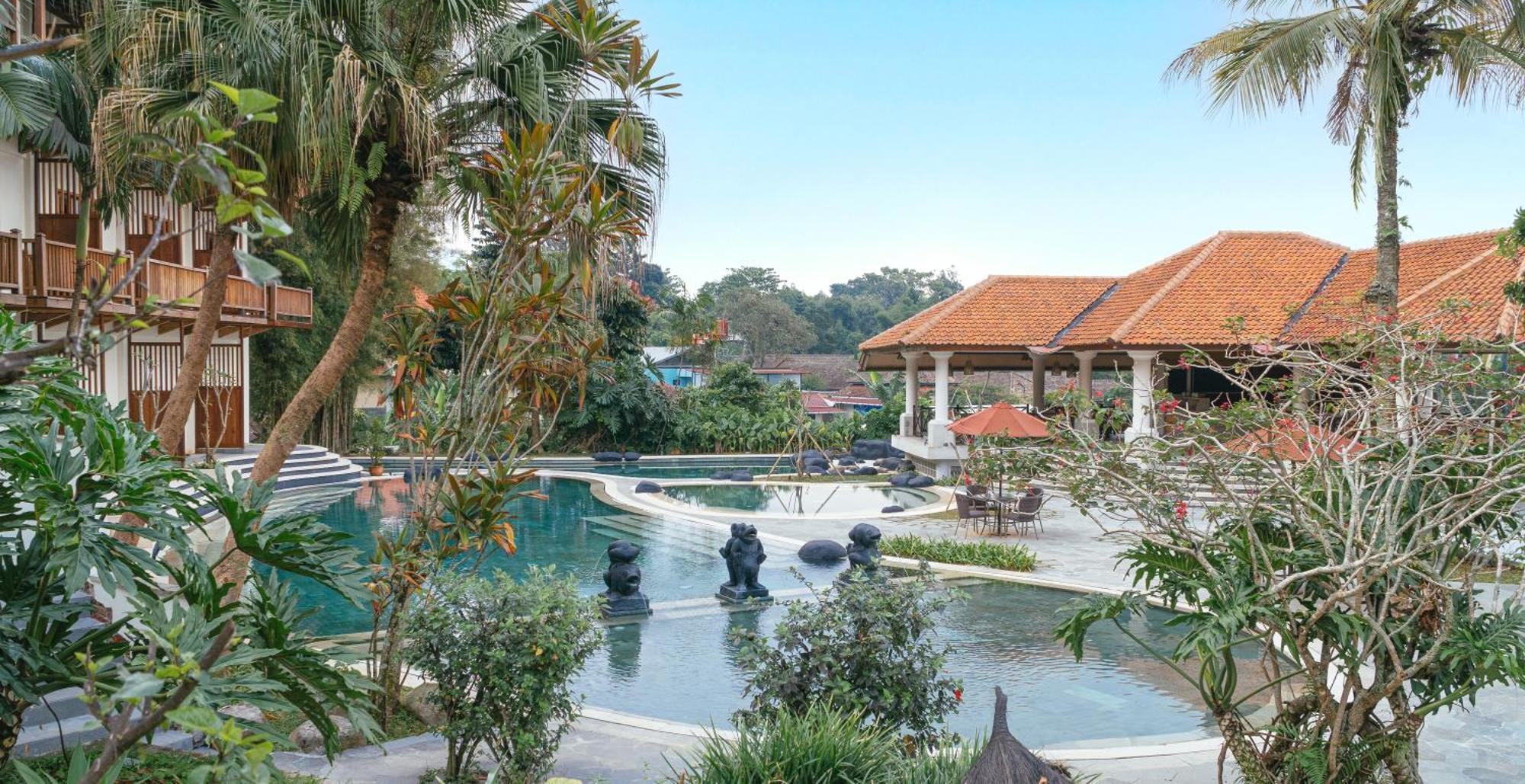 Novus Giri Resort y Spa Puncak Exterior foto