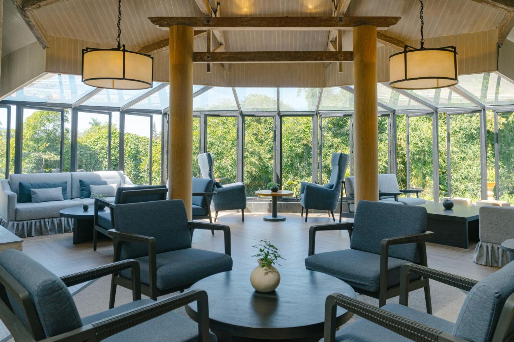 Novus Giri Resort y Spa Puncak Exterior foto